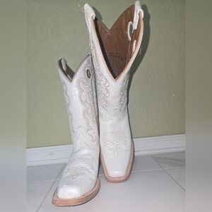 Stylish White Embroidered Western Boots